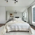 Unique Tower Premium Lux Heart Of By Renters Prestige ורשה