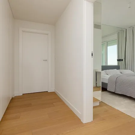 Unique Tower Premium Lux Heart Of By Renters Prestige ורשה