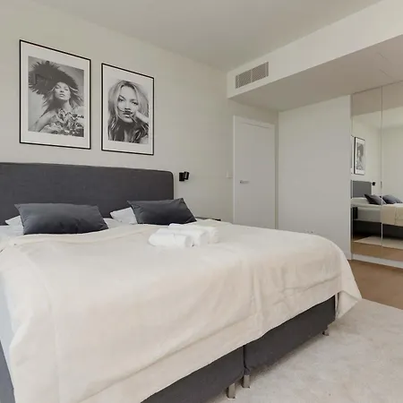 Unique Tower Premium Lux Heart Of By Renters Prestige ורשה