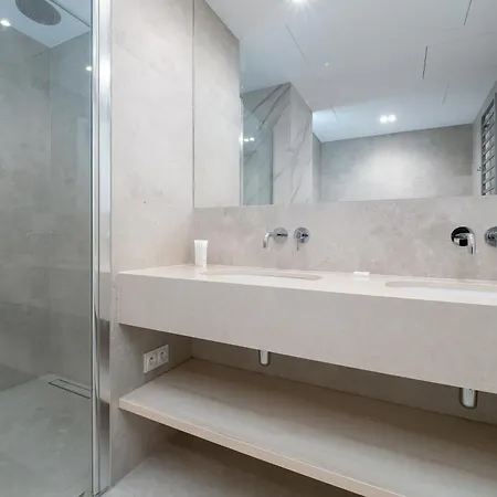 Unique Tower Premium Lux Heart Of By Renters Prestige Apartman