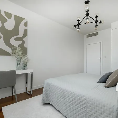 Unique Tower Premium Lux Heart Of By Renters Prestige Varsó